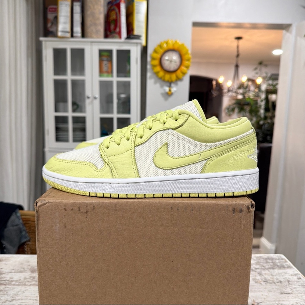 Nike Air Jordan 1 Low SE Limelight Men’s 9.5 / Women’s 11 DH9619-103 Sneakers